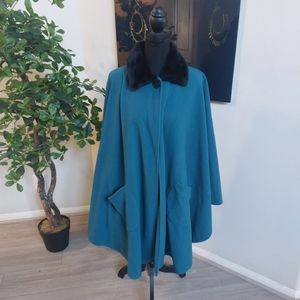 Le Moda Women's Teal Faux Fur Cape Pancho One Size fit Most.